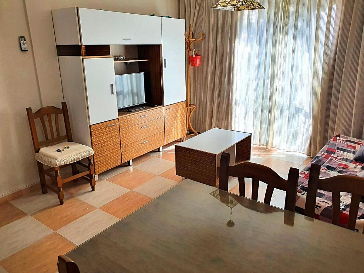 Un En Apartment *